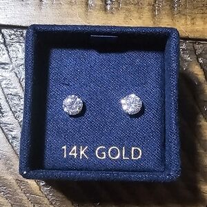 Elegant 14K Gold Stud Earrings